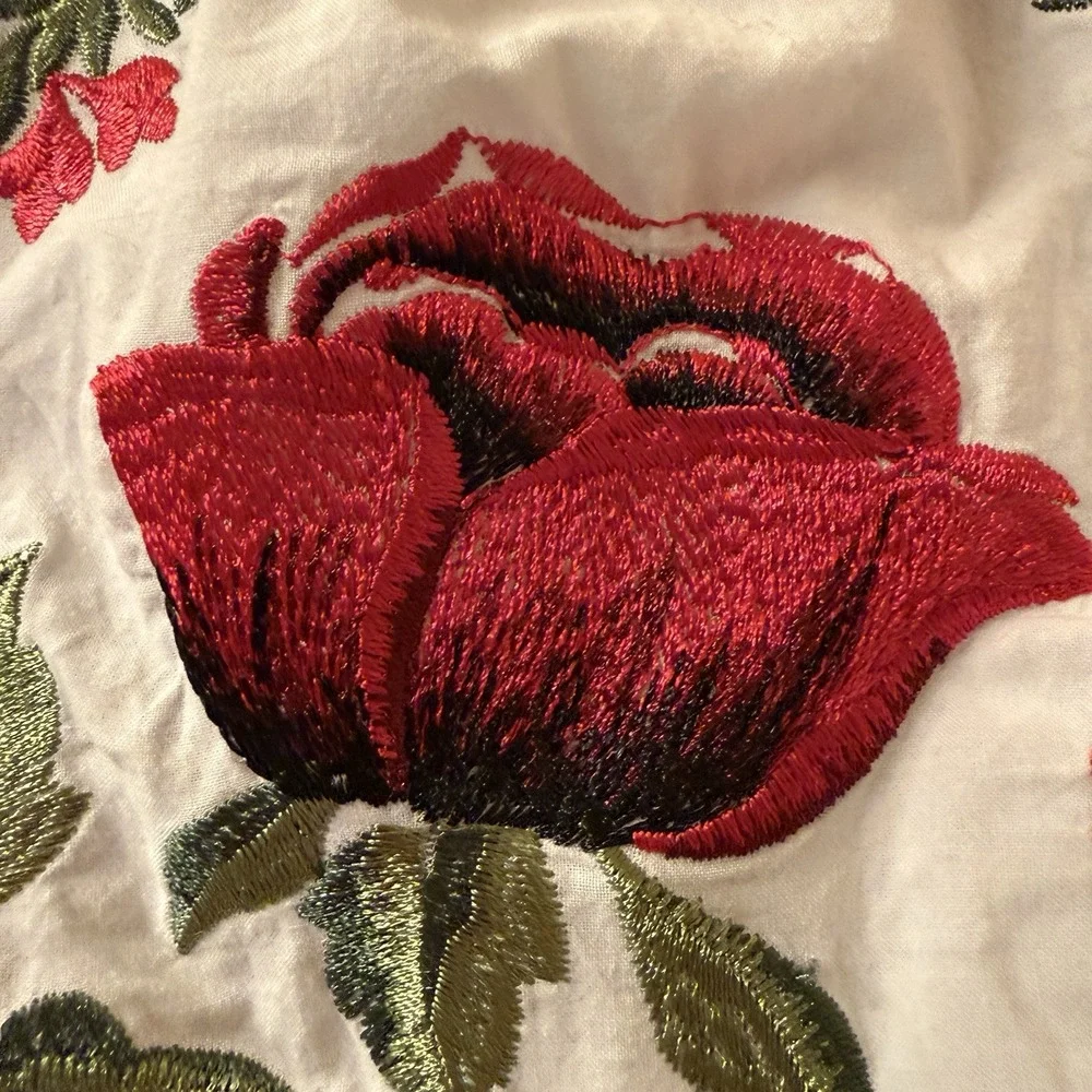 Edgehill Collection Toddler Girls White Embroidered Red Rose Dress Size 24M